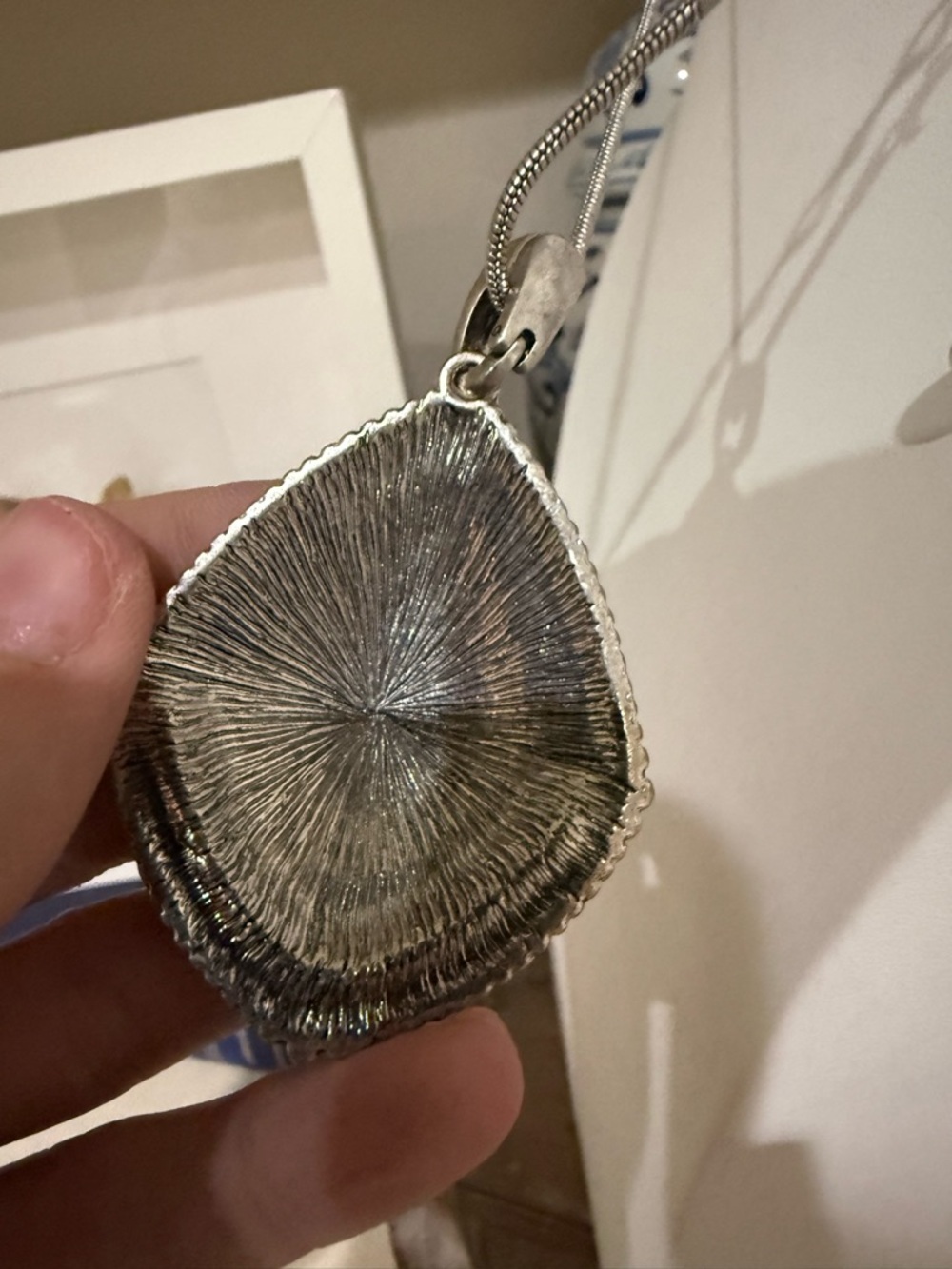 Premier Designs Hammered Pendant Blue and Silver Toned Necklace - Picture 7 of 9